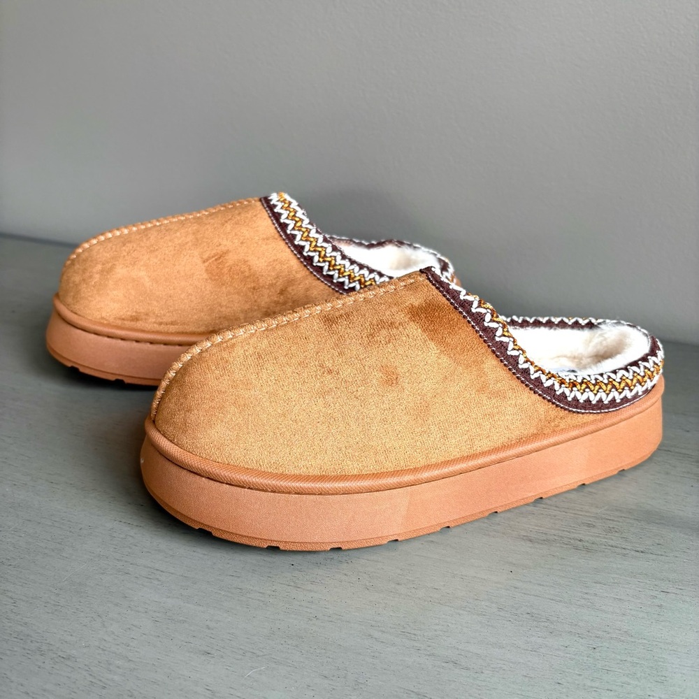 Beranmey Platform Brown Slippers Cozy Fuzzy Lining Women Sz 7-8  NEW - Picture 4 of 14